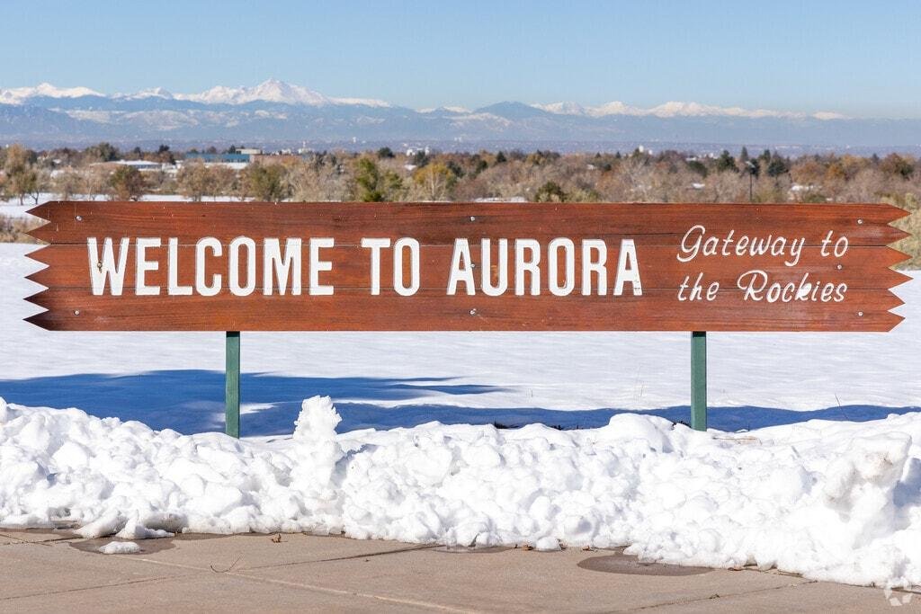 Mobile auto glass service available in Aurora, Colorado