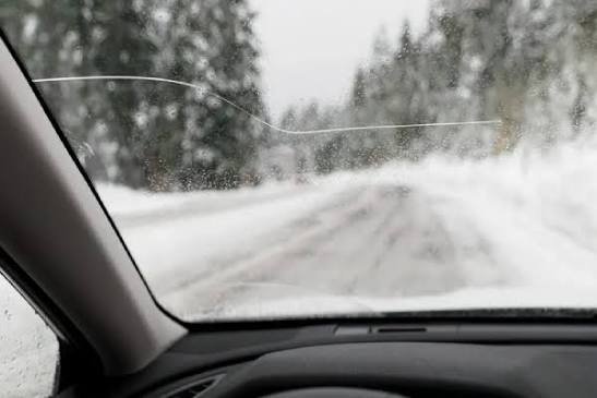 Mobile auto glass technician serving Broomfield